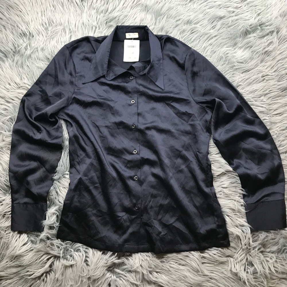 Brandy Melville button up Ruby silky blouse top - Picture 4 of 8